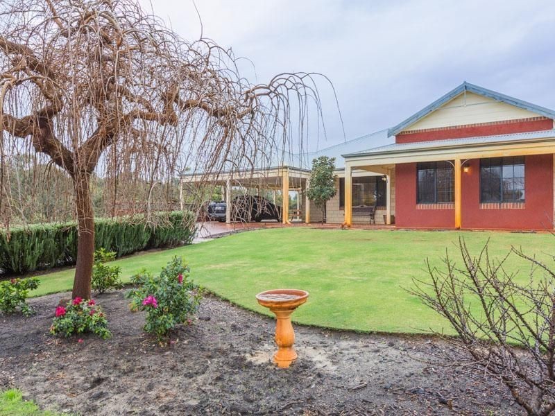 90 Poad Street, Champion Lakes WA 6111