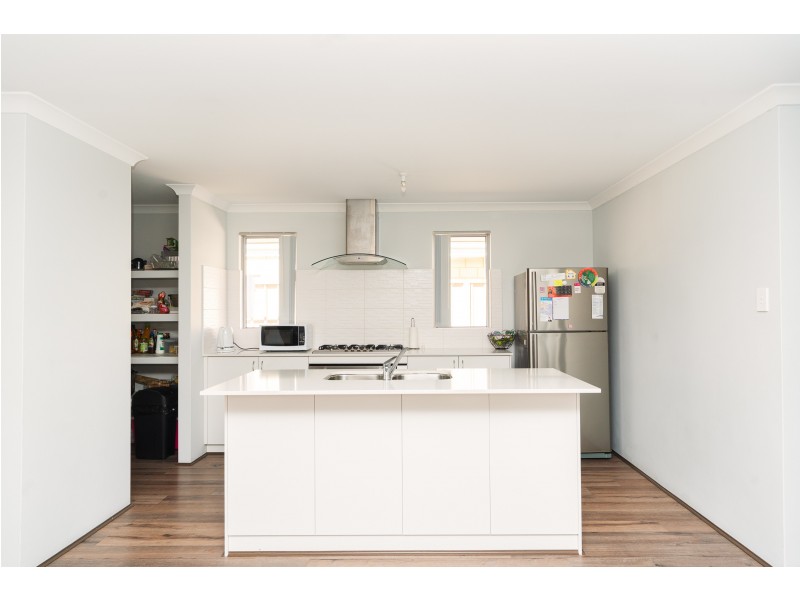 18 Brookdale Way, Meadow Springs WA 6210