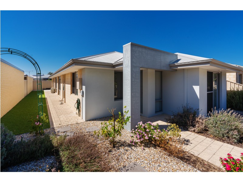 18 Brookdale Way, Meadow Springs WA 6210