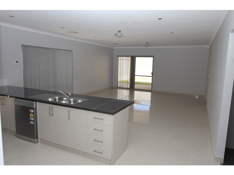 27 Kinsella Avenue, Byford WA 6122