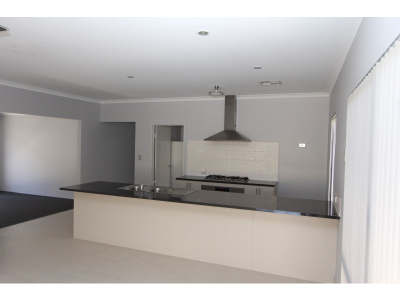 27 Kinsella Avenue, Byford WA 6122