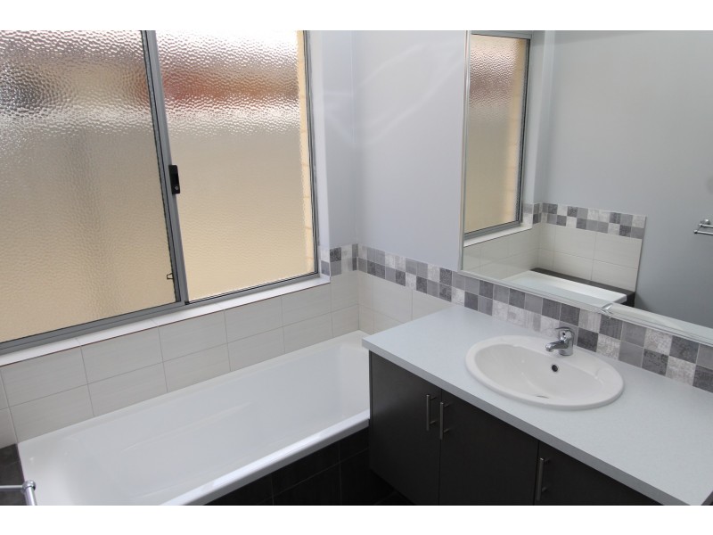 27 Kinsella Avenue, Byford WA 6122