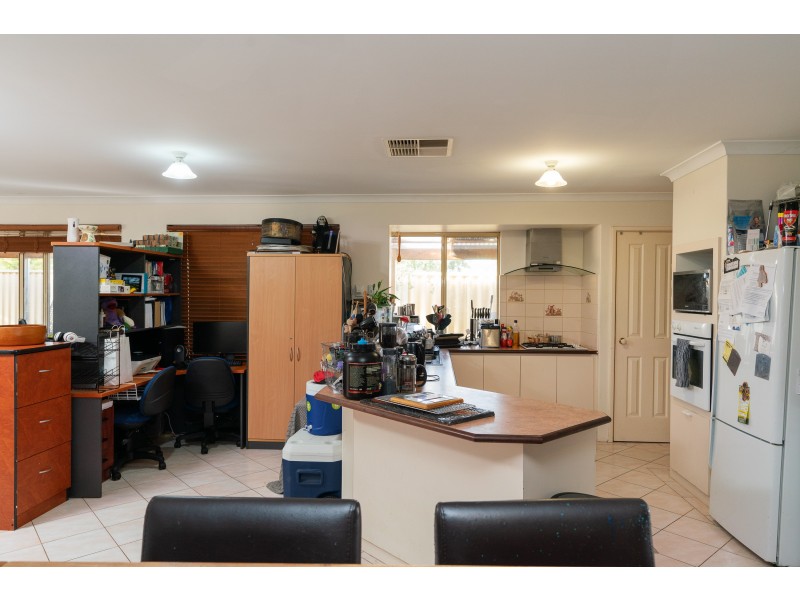 4 Shoalhaven Place, Waikiki WA 6169