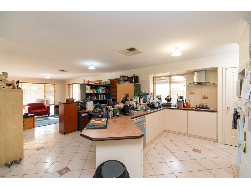 4 Shoalhaven Place, Waikiki WA 6169