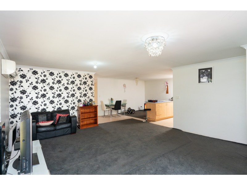 21 Silverhill Loop, Seville Grove WA 6112