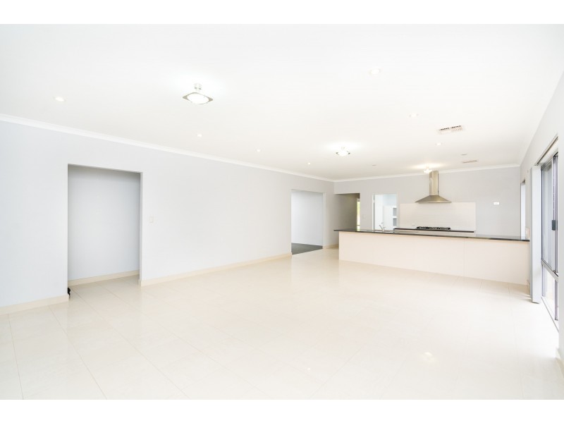 27 Kinsella Avenue, Byford WA 6122