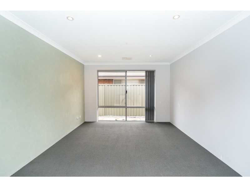 27 Kinsella Avenue, Byford WA 6122