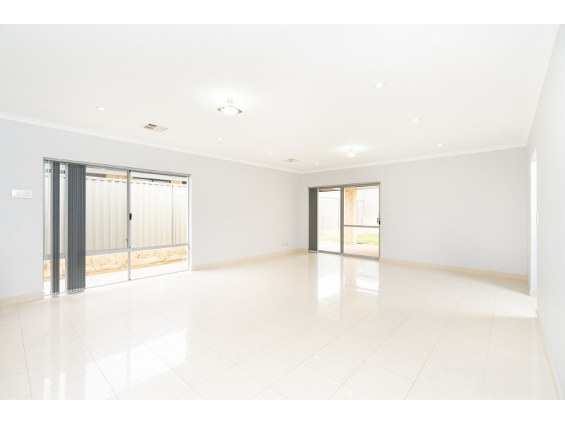 27 Kinsella Avenue, Byford WA 6122