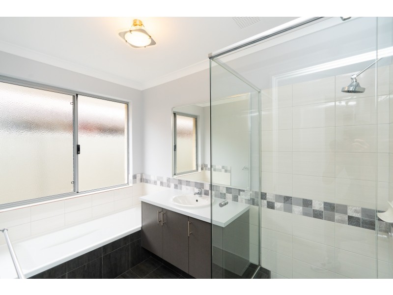 27 Kinsella Avenue, Byford WA 6122