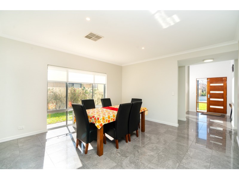 12 Tipperary Bend, Canning Vale WA 6155