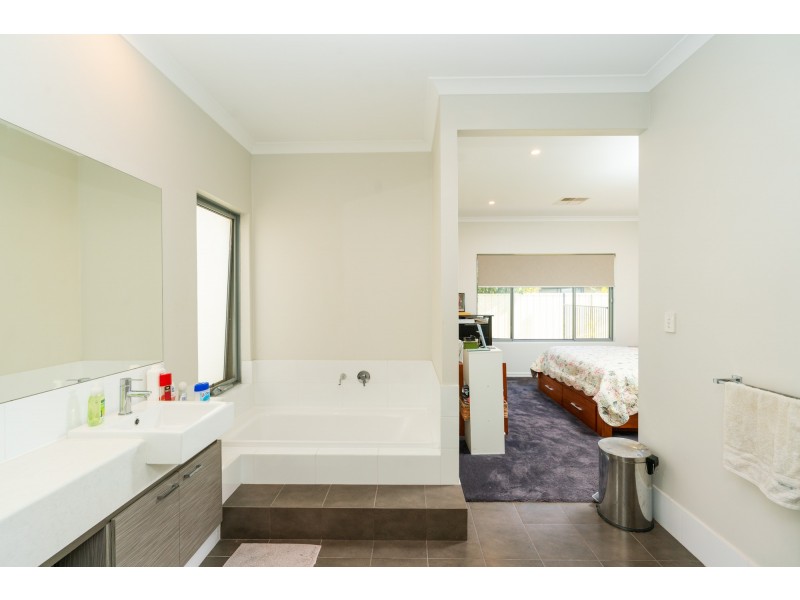 12 Tipperary Bend, Canning Vale WA 6155