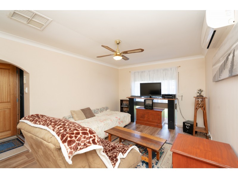 13 Cressida Way, Camillo WA 6111
