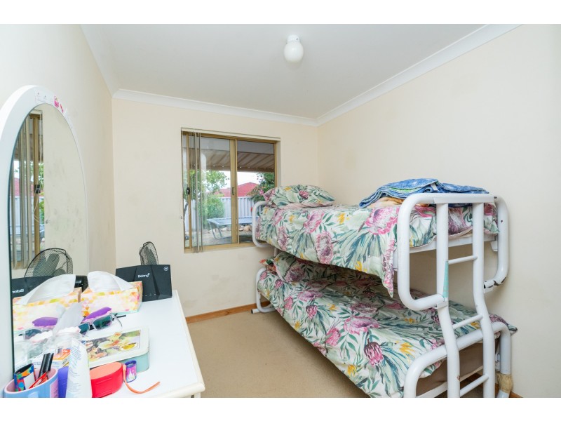 15 Luderick Grove, Warnbro WA 6169