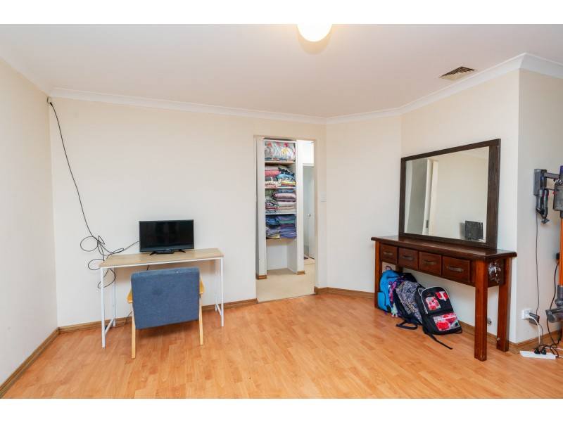 15 Luderick Grove, Warnbro WA 6169