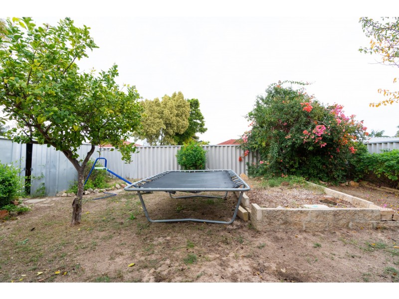 15 Luderick Grove, Warnbro WA 6169