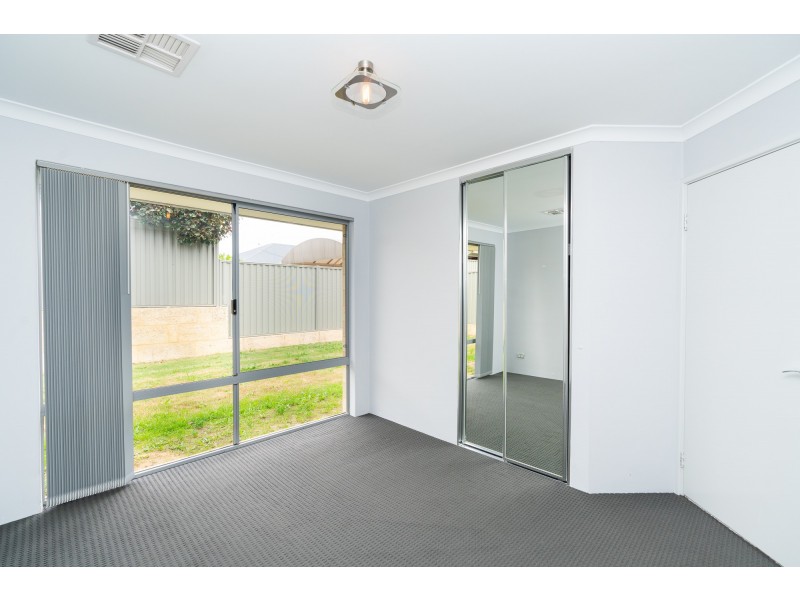 27 Kinsella Avenue, Byford WA 6122