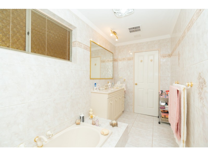 4 Kalangedy Drive, Riverton WA 6148