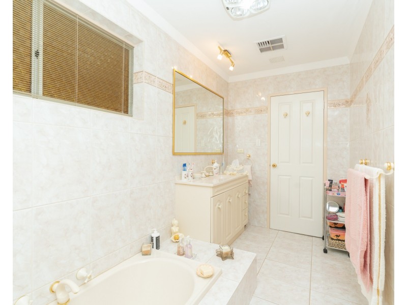 4 Kalangedy Drive, Riverton WA 6148