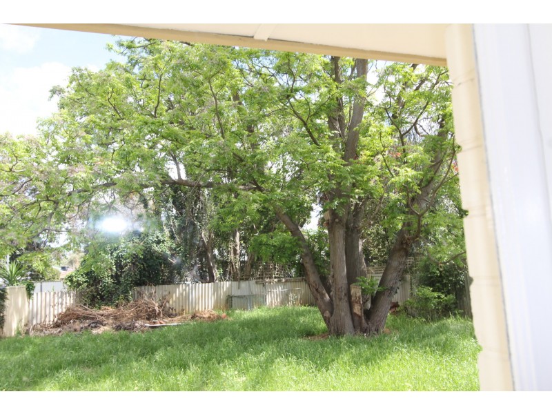 5 Gribble Avenue, Armadale WA 6112