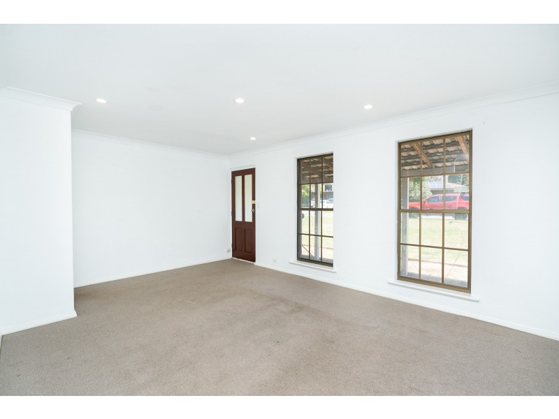 6 Jacobsen Way, Thornlie WA 6108