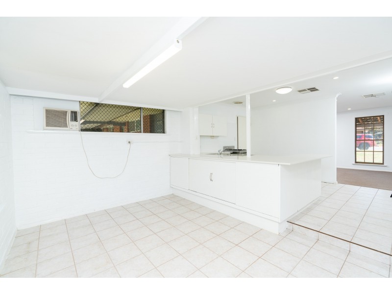 6 Jacobsen Way, Thornlie WA 6108
