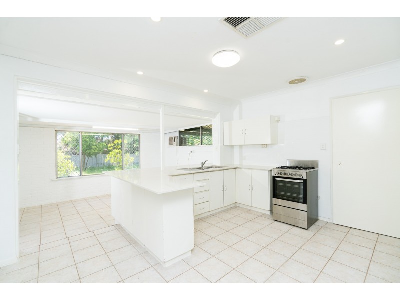 6 Jacobsen Way, Thornlie WA 6108