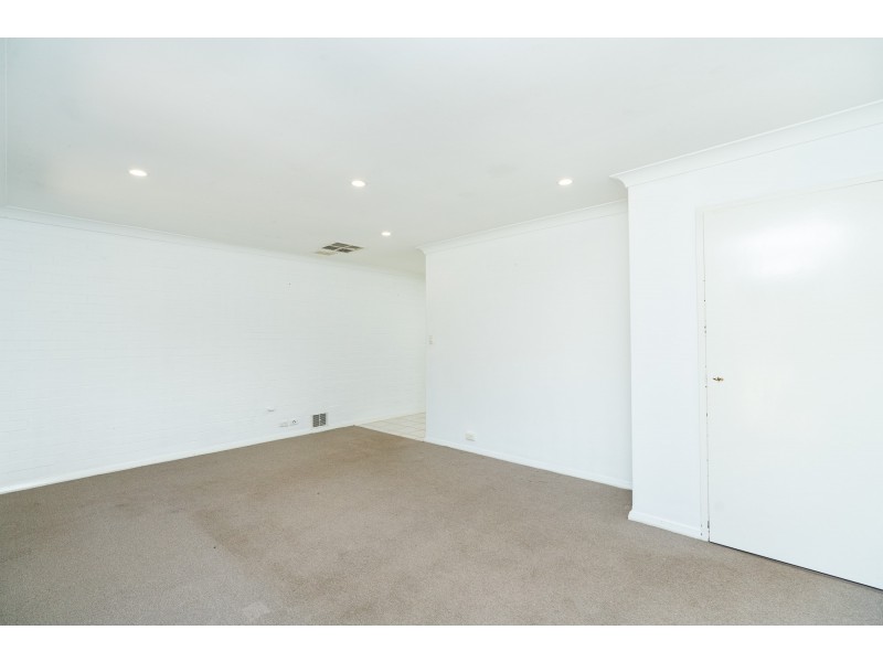 6 Jacobsen Way, Thornlie WA 6108