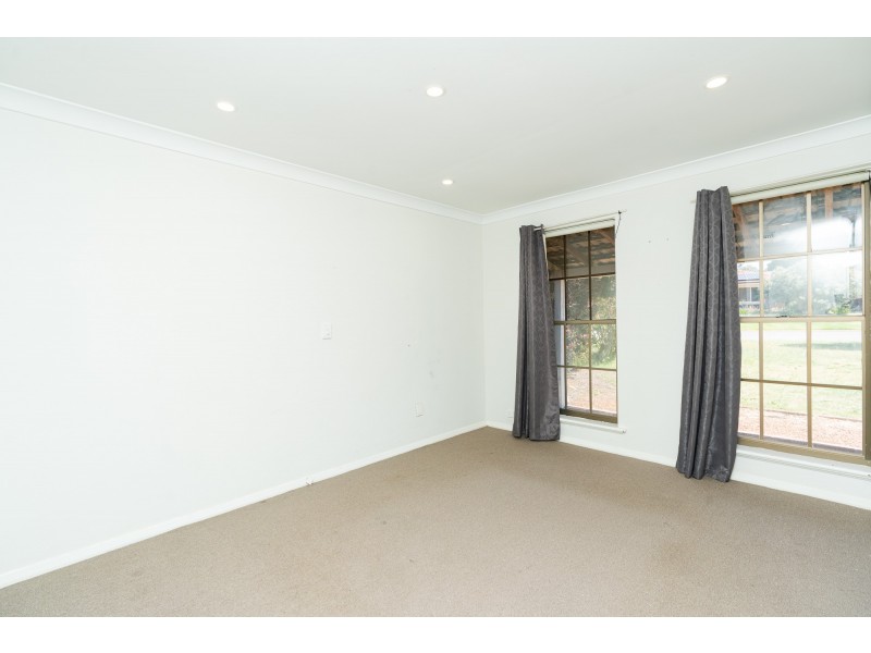 6 Jacobsen Way, Thornlie WA 6108