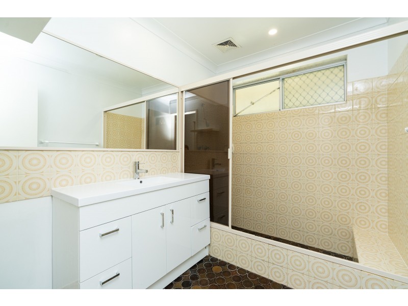6 Jacobsen Way, Thornlie WA 6108