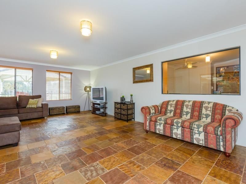 90 Poad Street, Champion Lakes WA 6111