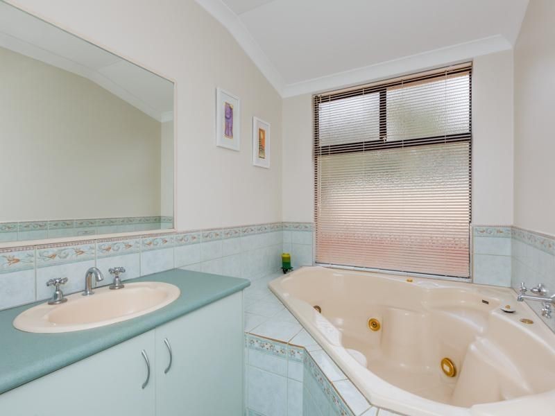 90 Poad Street, Champion Lakes WA 6111