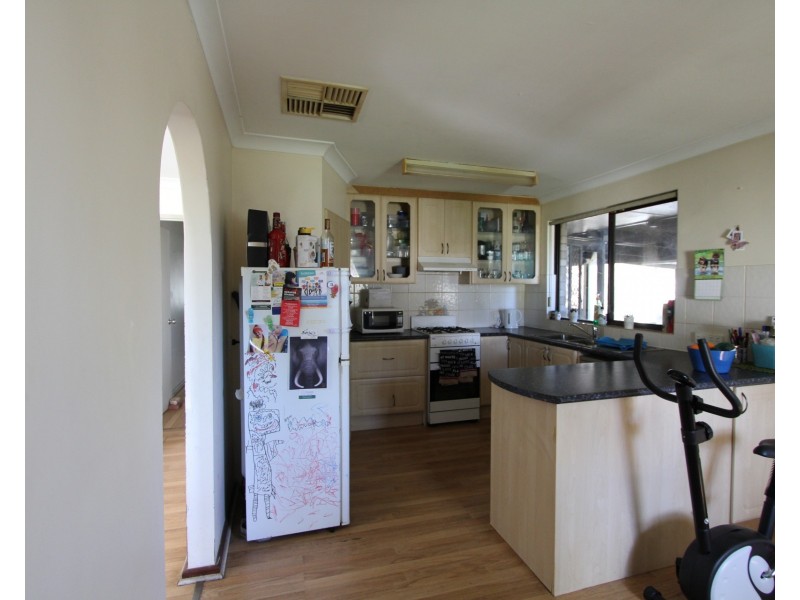 14 Cambell Road, Armadale WA 6112