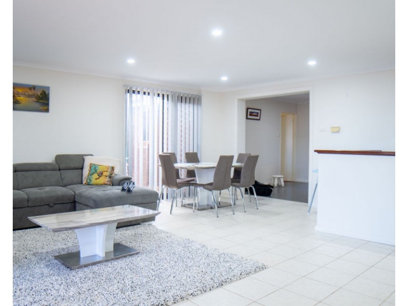 12 Sovereign Place, Forrestfield WA 6058