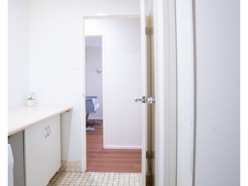 12 Sovereign Place, Forrestfield WA 6058