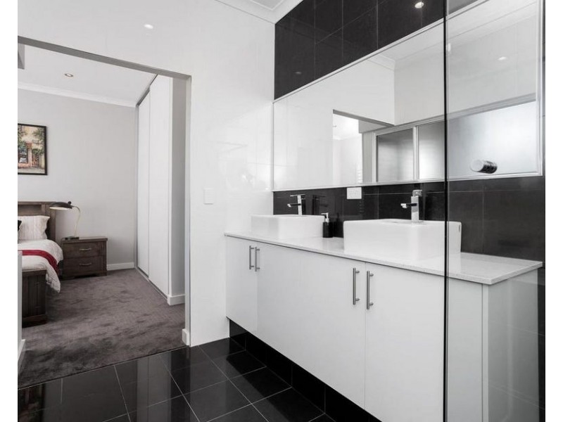 2/35 Burrendah Boulevard, Willetton WA 6155