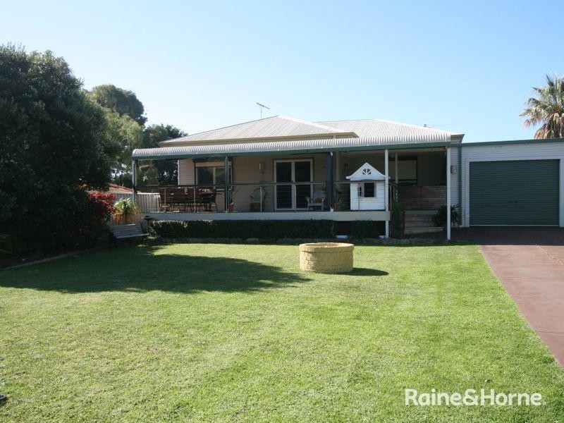 8 Currie Street, Waikiki WA 6169