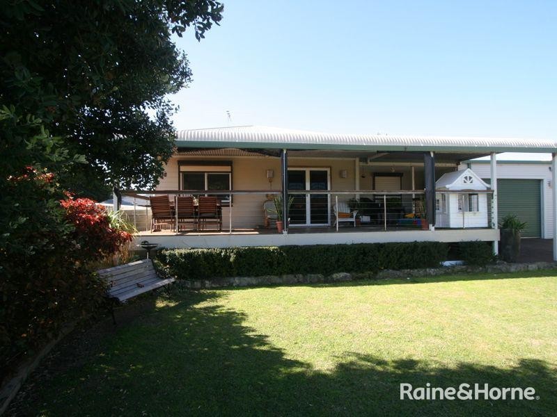 8 Currie Street, Waikiki WA 6169