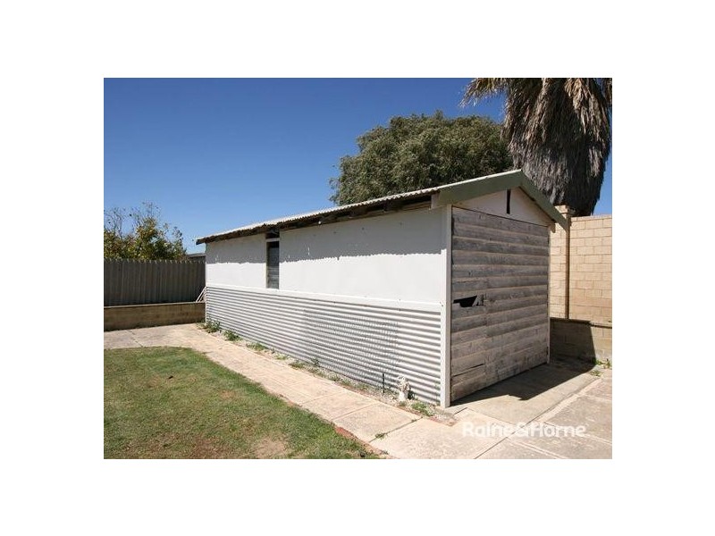 8 Currie Street, Waikiki WA 6169