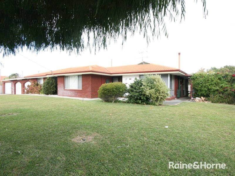 11 Coral Road, Safety Bay WA 6169