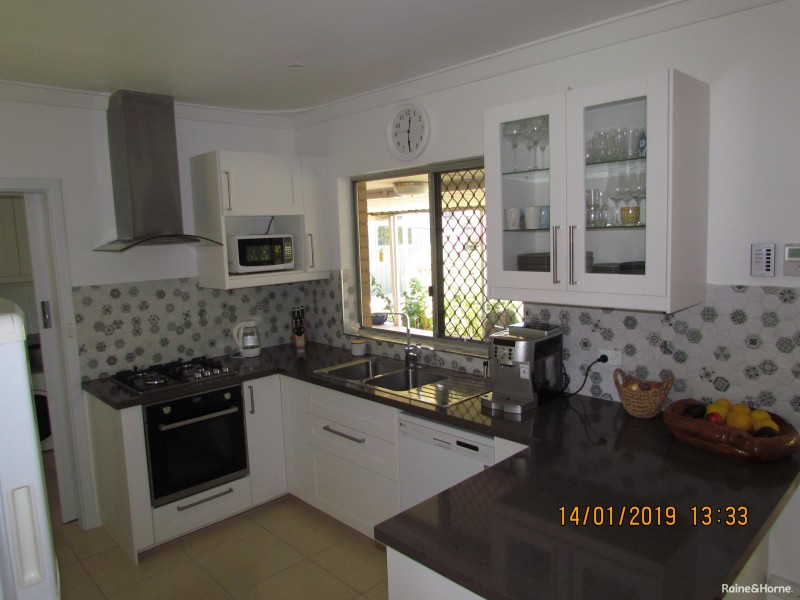 4 Bayshore Place, Safety Bay WA 6169