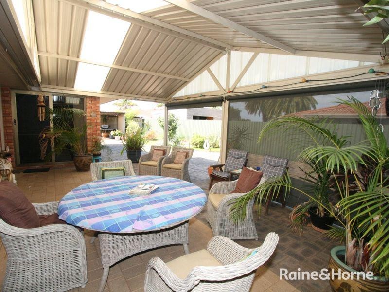 21 Trade Winds Drive, Safety Bay WA 6169