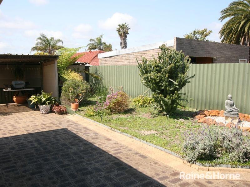 21 Trade Winds Drive, Safety Bay WA 6169