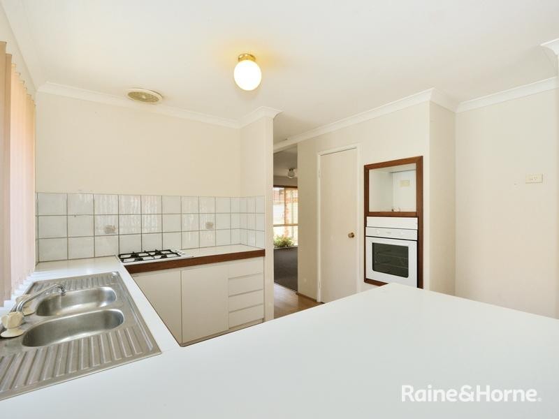 10 Vermilion Glade, Warnbro WA 6169