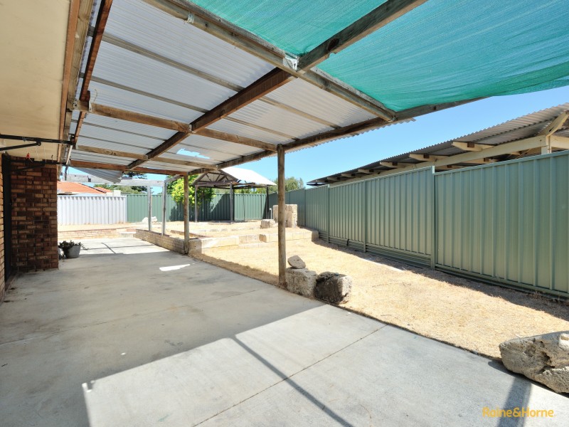 2 Wills Court, Cooloongup WA 6168