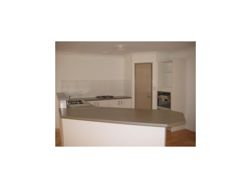 110 Hawker Street, Shoalwater WA 6169