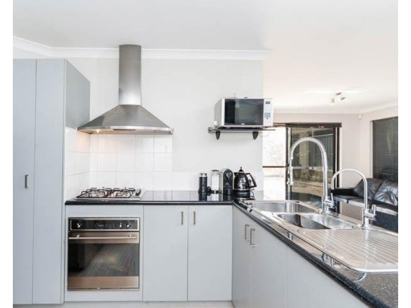 8 Taunton Mews, Leda WA 6170