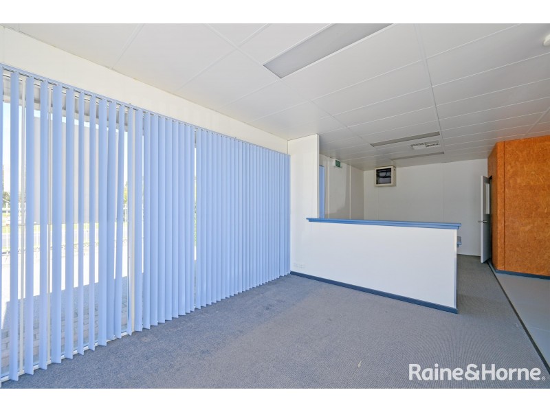 1&5/7 Cessnock Way, Rockingham WA 6168