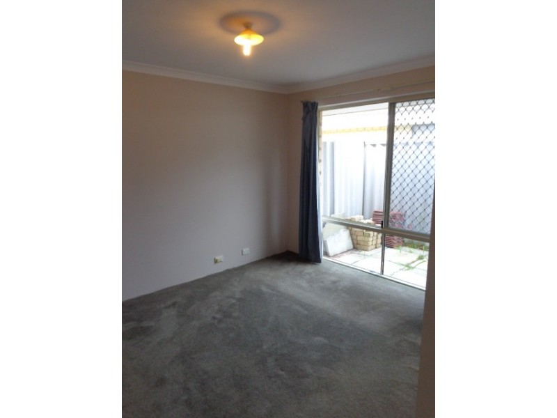 21 Luderick Grove, Warnbro WA 6169