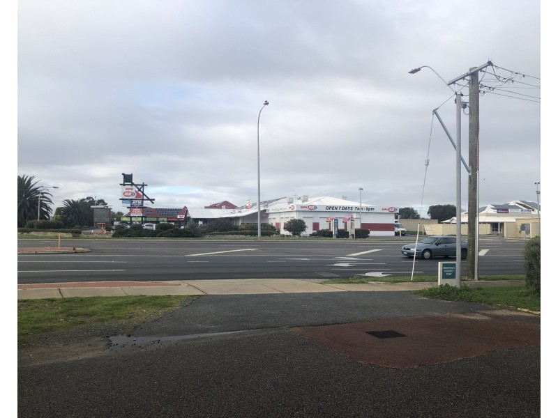 2 Grange Drive, Cooloongup WA 6168