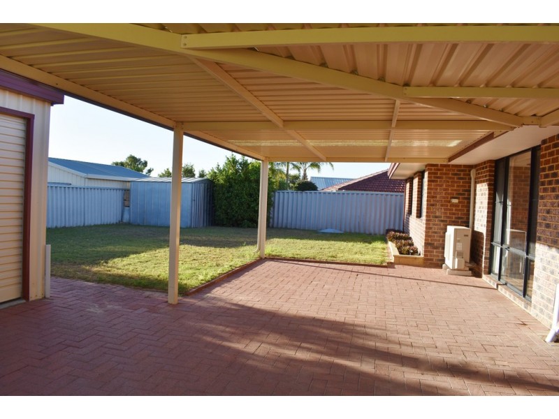 12 Redfin Close, Warnbro WA 6169